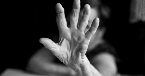 Βία κατά γυναικών: Γίνονται 3 ενεργοποιήσεις του Panic Button την ημέρα