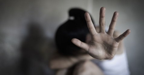 Σοκ στη Θεσσαλονίκη – 13χρονη κατήγγειλε συστηματική κακοποίηση από τους γονείς της