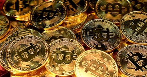Ξεφουσκώνει η «τρέλα» του bitcoin: Εταιρείες ξεπουλούν μαζικά για να σώσουν τις μετοχές τους