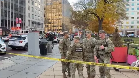Σοβαρά τραυματισμένοι οι δύο άνδρες της Εθνοφρουράς που δέχτηκαν πυροβολισμούς κοντά στον Λευκό Οίκο – “Αυτό το ζώο θα το πληρώσει ακριβά” είπε ο Τραμπ για τον δράστη, που συνελήφθη
