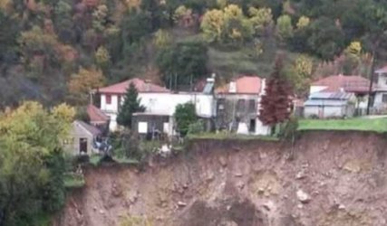 Μεγάλη κατολίσθηση στα Τζουμέρκα: Σπίτια στο χείλος του γκρεμού μετά την κακοκαιρία