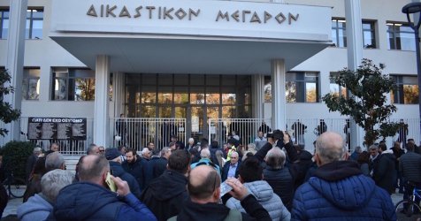 Ελεύθεροι οι συλληφθέντες αγρότες στη Λάρισα – Πού έχει μπλόκα τώρα, κλειστή η Εθνική Οδός προς Αθήνα