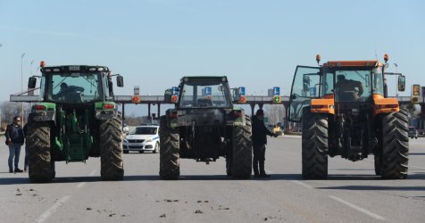 Μπλόκα αγροτών: Επιπλέον 1,5 ώρα από Αθήνα για Θεσσαλονίκη – Οι κλειστοί δρόμοι και οι παρακάμψεις