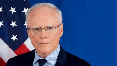 Τζέιμς Τζέφρι στα Παραπολιτικά: Τα σενάρια για ειρήνη, οι βλέψεις της Ρωσίας και η ανίσχυρη Ευρώπη – Ο πρώην πρέσβης των ΗΠΑ αναλύει το σχέδιο Τραμπ για την Ουκρανία