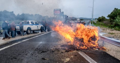 «Καταιγίδα» από μπλόκα σε όλη την Ελλάδα: Θα καταλάβουν λιμάνια από στεριά και θάλασσα