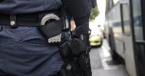 Ομάδα ΟΠΚΕ συνέλαβε νεαρό που είχε «χόμπι» να βάζει φωτιές στα Εξάρχεια