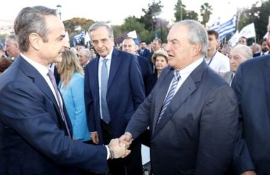 Παρεμβάσεις Καραμανλή με «καρφιά» για Μητσοτάκη -Θρυαλλίδα εξελίξεων