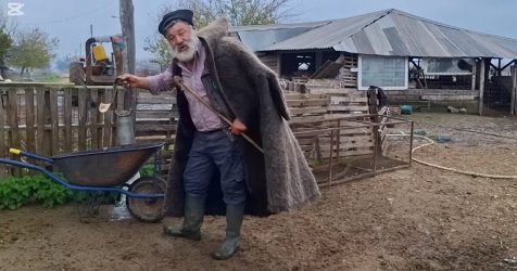 Θεσσαλονίκη: Κατέρρευσε ο κτηνοτρόφος που θρήνησε τα τελευταία πρόβατα ρουμλουκιού