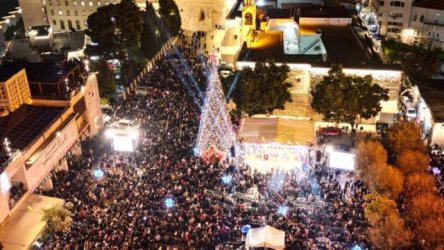 Γάζα: Άναψε στη Βηθλεέμ το Χριστουγεννιάτικο δέντρο για πρώτη φορά από την έναρξη του πολέμου (Βίντεο)