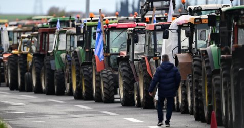 Πρόσω ολοταχώς για νέα μπλόκα και δυναμικότερες κινητοποιήσεις από τους αγρότες – Η κατάσταση στους δρόμους