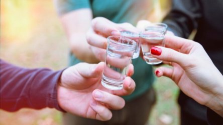 Ρέθυμνο: Ανήλικος μέθυσε σε γάμο και κατέληξε σε νοσοκομείο – Συνελήφθη ο πατέρας του