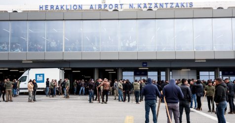 Αγρότες: Έκλεισε και πάλι το αεροδρόμιο «Ν. Καζαντζάκης» – Το πρωί η νέα συνεδρίαση της συντονιστικής επιτροπής