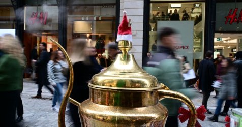 Χριστούγεννα 2025: Έρχεται το εορταστικό ωράριο – Ποιες Κυριακές θα είναι ανοιχτά τα καταστήματα