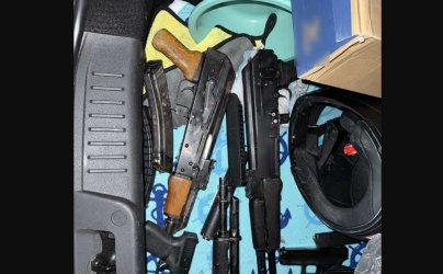 Το σκοτεινό παρελθόν του Κρητικού που έκρυβε καλάσνικοφ και πλαστές πινακίδες