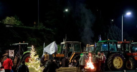 «Ελάτε να μας συλλάβετε» – Κλιμακώνουν οι αγρότες με νέα μπλόκα