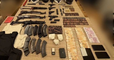 Οι «εκτελεστές» της Greek mafia με τα καλάσνικοφ: Εικόνες και βίντεο από τα ευρήματα φωτιά