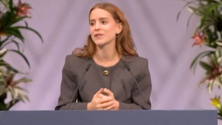 Όσλο: Η κόρη της Μαρία Κορίνα Ματσάδο παρέλαβε το Νόμπελ Ειρήνης σε κλίμα συγκίνησης (Βίντεο)