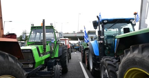 Πανελλαδική σύσκεψη αγροτών στη Νίκαια: Ώρα αποφάσεων – Αγωνία στο Μαξίμου (Βίντεο)