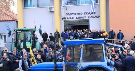 Πρώτα μηνύματα από τη σύσκεψη των αγροτών: «Είμαστε μια γροθιά, δεν πάμε στο Μαξίμου για τσάι» (Βίντεο)