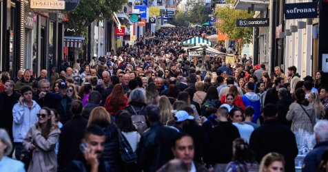 Εορταστικό ωράριο 2025: Ανοιχτά μαγαζιά την Κυριακή 14/12 – Ποια καταστήματα δεν θα λειτουργήσουν