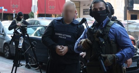 Πήρε προθεσμία ο «Έλληνας Εσκομπάρ» για το φορτίο με την κοκαΐνη – Η έξοδος από τα δικαστήρια (βίντεο)