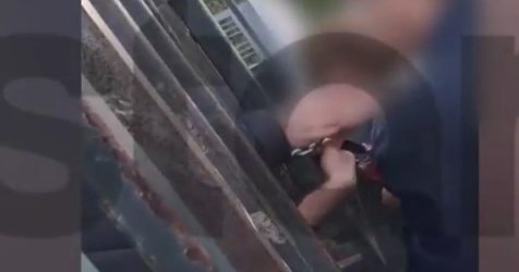 Καθηγητής έπιασε με κόφτη το χέρι μαθητή σε κατάληψη στο Χαλάνδρι – «Αχ, καλέ πονάν τα δαχτυλάκια σου;»