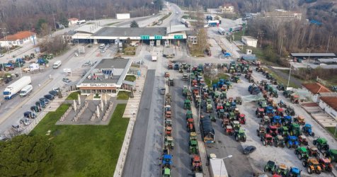 «Ναι στον διάλογο, όχι στην κλιμάκωση» απαντά η κυβέρνηση στους αγρότες – Πολεμικό κλίμα από τις Σέρρες