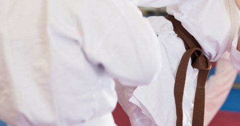 Δάσκαλος καράτε καταδικάστηκε για ασέλγεια σε δύο ανήλικες – Καταγγέλλουν περίεργα φιλιά