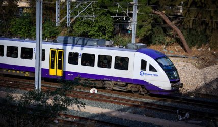 Φωτιά κοντά στον Προαστιακό στον Ασπρόπυργο – Καθυστερήσεις στα δρομολόγια