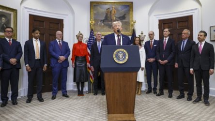 Μεγάλη επιτυχία του Ντόναλντ Τραμπ: Πέτυχε τεράστια συμφωνία για δραστικά πιο χαμηλές τιμές με εννέα πολυεθνικές φαρμακευτικές εταιρείες