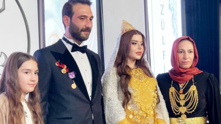 Τουρκία: Σκανδαλίζει ο πλούτος σε γάμο ανιψιού βουλευτή – Δεν μπορούσε να σηκώσει το γεμάτο χρυσάφι φόρεμα η νύφη (Εικόνες & Βίντεο)