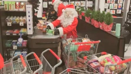 Μόντρεαλ: Κλέφτες ντυμένοι Άη Βασίληδες έκλεψαν σούπερ μάρκετ και μοίρασαν τρόφιμα (Βίντεο)