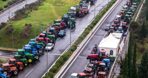 Άρχισε η έξοδος των Χριστουγέννων: Ουρές χιλιομέτρων και ταλαιπωρία στις Εθνικές – Οι εναλλακτικές διαδρομές