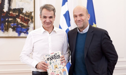 Ο πρωθυπουργός συναντήθηκε με τον Χρήστο Αλεφάντη, ιδρυτή του περιοδικού δρόμου “Σχεδία”