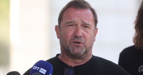 Οργή Πλακιά για την ευχετήρια κάρτα της Hellenic Train: «Όλη η αρρωστημένη νοοτροπία»