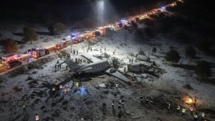 Συντριβή αεροσκάφους στην Τουρκία: Οι συνομιλίες του πιλότου, το μαύρο κουτί και οι τοξικολογικές εξετάσεις – Πού εστιάζουν οι έρευνες