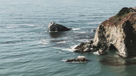 Αγγλία: Δύο άτομα αγνοούνται που πήγαν για χριστουγεννιάτικο κολύμπι σε παραλία – Συναγερμός στις Αρχές 