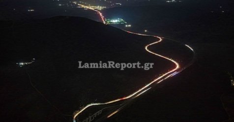 «Έμφραγμα» στην Εθνική Οδό – Ουρές χιλιομέτρων και ταλαιπωρία από τα μπλόκα των αγροτών (βίντεο)