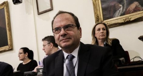 Ράμμος: Η δημοκρατία δεν καταρρέει μόνο με πραξικοπήματα ή ανοιχτές εκτροπές, αλλά και «σιωπηλά»