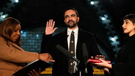 Ζοχράν Μαμντάνι: Ορκίστηκε δήμαρχος της Νέας Υόρκης σε ιστορικό σταθμό του μετρό στο Μανχάταν (Βίντεο)