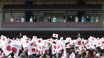 Ιαπωνία: Ένας νεαρός γδύθηκε μπροστά στον αυτοκράτορα που χαιρετούσε το πλήθος με την ευκαιρία του νέου έτους