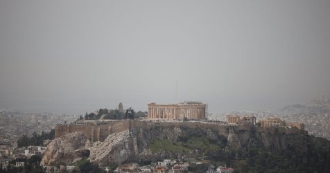 Ρεβεγιόν με… αιθαλομίχλη: Αποπνικτική ατμόσφαιρα σε Αθήνα και άλλες πόλεις – Πού οφείλεται