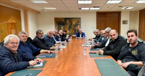 Προσπάθεια να κλείσει το μέτωπο με τις λαϊκές αγορές: Ο Θεοδωρικάκος ανακοίνωσε νέο θεσμικό πλαίσιο