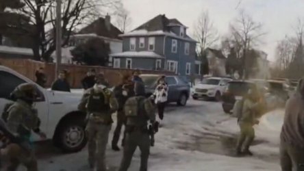 Επεισόδια στη Μινεάπολη: Αναφορές για πυροβολισμούς, εμπλέκονται ομοσπονδιακοί πράκτορες (Βίντεο)