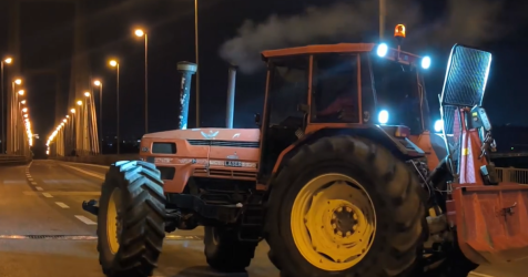 Αγρότες: 48ωρο κλείσιμο της γέφυρας της Χαλκίδας αποφάσισαν τα μπλόκα της Εύβοιας