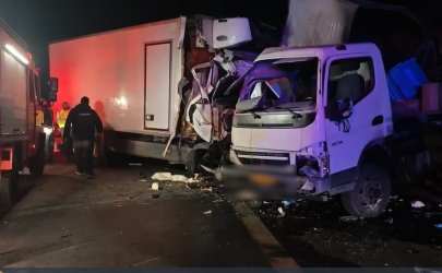 Χάος στον Κηφισό: Φορτηγό έσπασε τις μπάρες, πέρασε στο αντίθετο ρεύμα και συγκρούστηκε με άλλο φορτηγό