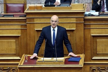 Βουλή: Νομοτεχνικές μεταβολές Δένδια στο ν/σ για τις ΕΔ