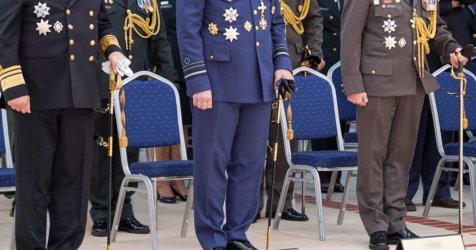 Έκτακτες κρίσεις αξιωματικών στις Ένοπλες Δυνάμεις – Ποιοι παραμένουν και ποιοι αποστρατεύονται