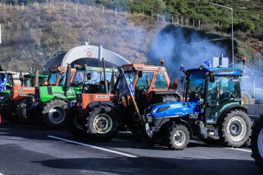 Άγριος καβγάς αγροτοσυνδικαλιστών on air: «Η κυβέρνηση παίζει με τους πρόθυμους» – «Λες ηλιθιότητες»