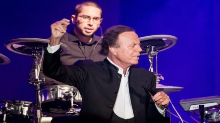 Ισπανία: Αντιμέτωπος με καταγγελίες για σεξουαλική κακοποίηση ο Χούλιο Ιγκλέσιας